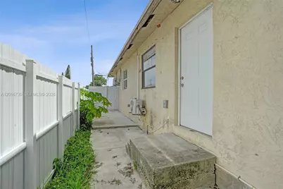 2124-2126 Thomas St #2126, Hollywood, FL 33020 - Photo 17