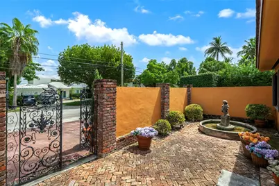 1860 Cleveland Rd, Miami Beach, FL 33141 - Photo 23