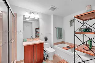79 SW 12th St, Miami, FL 33130 - Photo 13