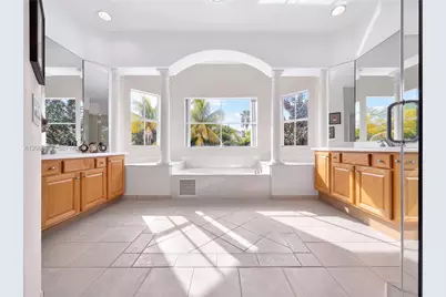 11365 NW 68th St, Doral, FL 33178 - Photo 23