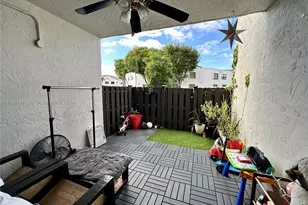 9427 Fontainebleau Blvd, Miami, FL 33172 - Photo 7