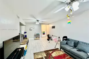 9427 Fontainebleau Blvd, Miami, FL 33172 - Photo 15