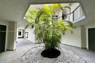 9427 Fontainebleau Blvd, Miami, FL 33172 - Photo 17