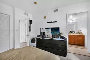 900 SW 8th St, Miami, FL 33130 - Photo 13