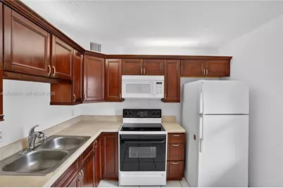 2821 Somerset Dr #317, Lauderdale Lakes, FL 33311 - Photo 5