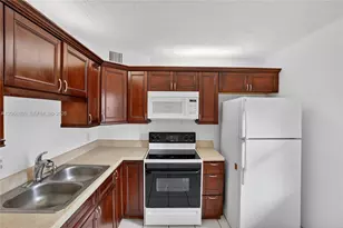 2821 Somerset Dr, Lauderdale Lakes, FL 33311 - Photo 5