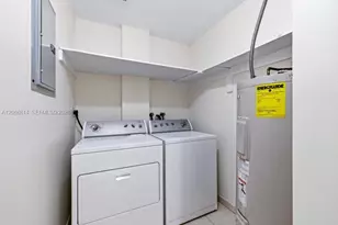 3072 NW 14th St, Miami, FL 33125 - Photo 11