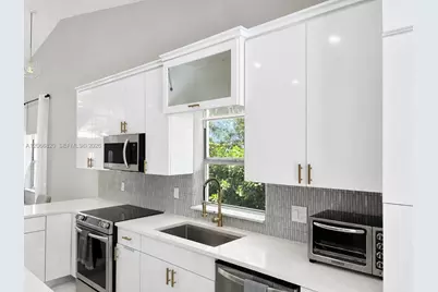 12484 SW 1st St, Coral Springs, FL 33071 - Photo 9