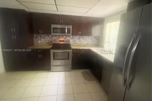 17919 NW 66th Ct, Hialeah, FL 33015 - Photo 7