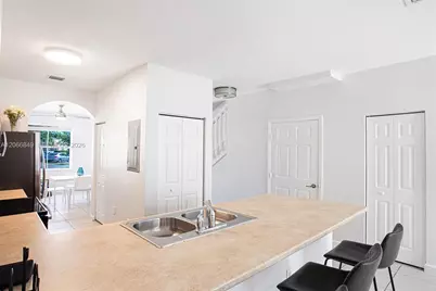 132 SE 28th Pl, Homestead, FL 33033 - Photo 9