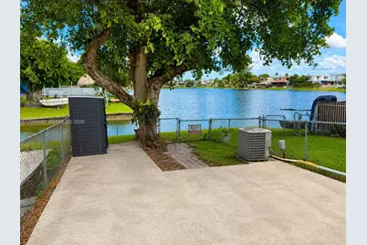 1720 W 75th St, Hialeah, FL 33014 - Photo 11