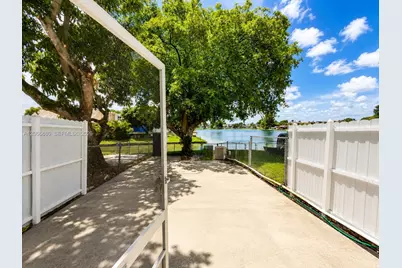 1720 W 75th St, Hialeah, FL 33014 - Photo 11