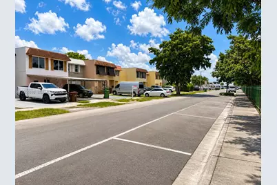 1720 W 75th St, Hialeah, FL 33014 - Photo 23