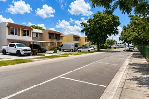 1720 W 75th St, Hialeah, FL 33014 - Photo 23