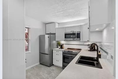2801 Somerset Dr #205, Lauderdale Lakes, FL 33311 - Photo 11