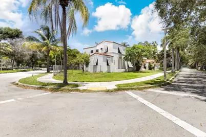 621 NE 57th St, Miami, FL 33137 - Photo 7