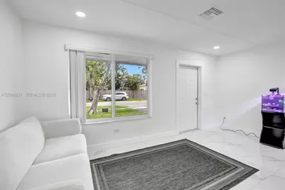 311 SW 68th Ter, Pembroke Pines, FL 33023 - Photo 5