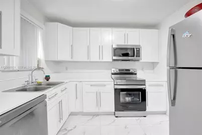 311 SW 68th Ter, Pembroke Pines, FL 33023 - Photo 1
