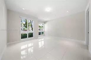 10280 NW 63rd Terrace, Doral, FL 33178 - Photo 5