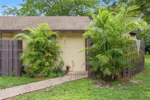 139 Essex Rd, Hollywood, FL 33024 - Photo 15