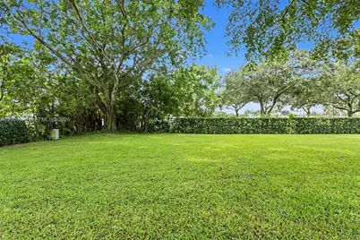 139 Essex Rd #4-28, Hollywood, FL 33024 - Photo 17