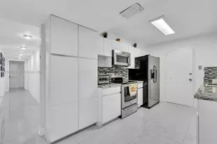 800 NE 195th St, Miami, FL 33179 - Photo 17