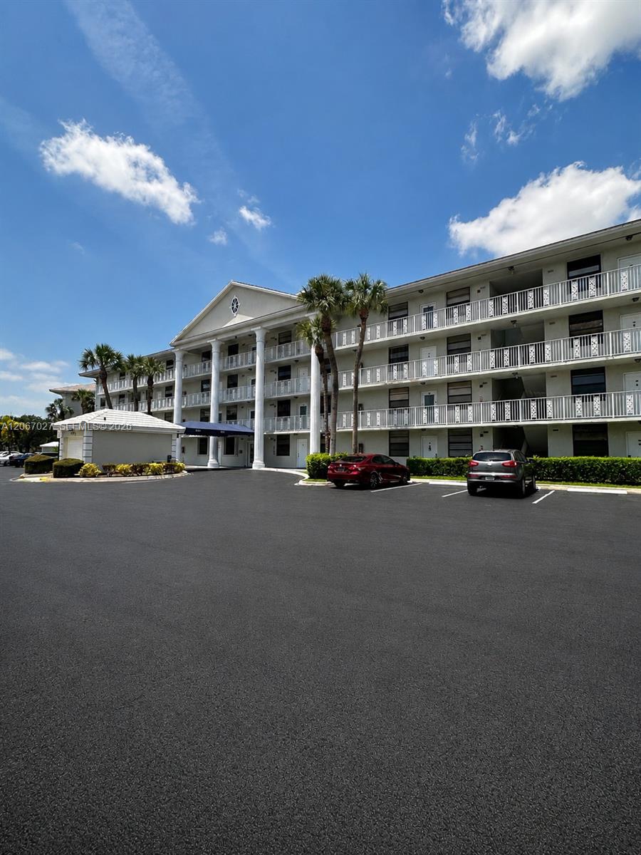 1719 Whitehall Dr #105 - 1719 Whitehall Dr #105, Davie, FL 33324 Luxury Property | Jose Angel Pina