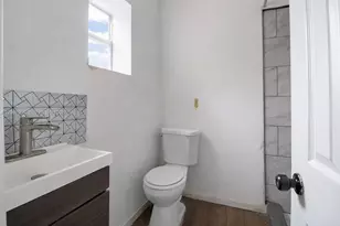 915 SW 9th Ct, Miami, FL 33130 - Photo 11