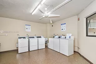 8065 SW 107th Ave, Miami, FL 33173 - Photo 11