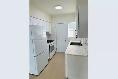 8080 Tatum Waterway Dr #17, Miami Beach, FL 33141 - Photo 13