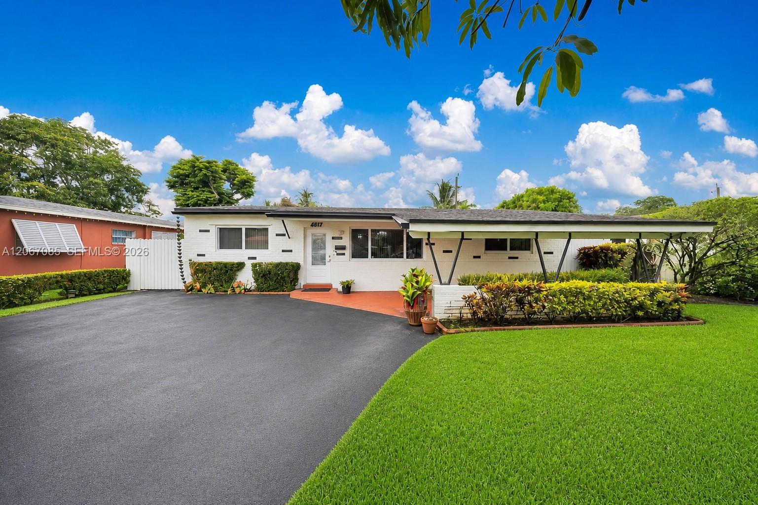 7561 Meridian St - 7561 Meridian St, Miramar, FL 33023 Luxury Property | Jose Angel Pina
