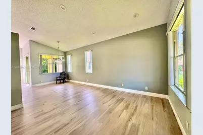 825 Falling Water Rd, Weston, FL 33326 - Photo 5