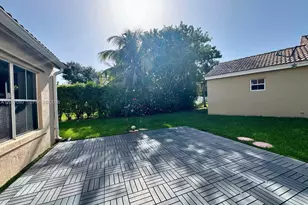 825 Falling Water Rd, Weston, FL 33326 - Photo 11
