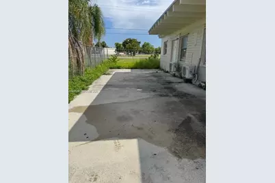 136 SW 3rd Ct #136, Homestead, FL 33030 - Photo 9