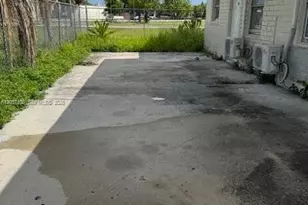 136 SW 3rd Ct, Homestead, FL 33030 - Photo 9