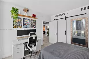 55 SE 6th St, Miami, FL 33131 - Photo 13