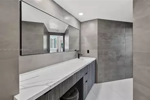 55 SE 6th St, Miami, FL 33131 - Photo 19
