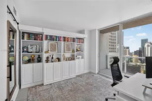 55 SE 6th St, Miami, FL 33131 - Photo 11