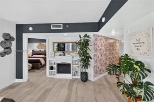 55 SE 6th St, Miami, FL 33131 - Photo 15