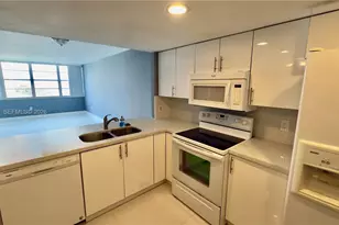 1351 NE Miami Gardens Dr, Miami, FL 33179 - Photo 5