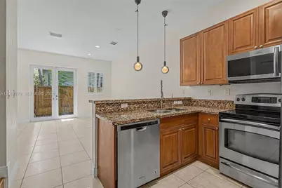 2945 Coconut Ave #4, Miami, FL 33133 - Photo 3