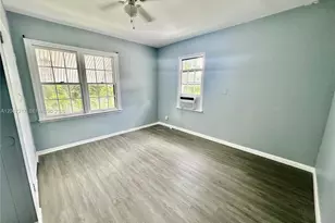 1260 NE 115th St, Miami, FL 33161 - Photo 5
