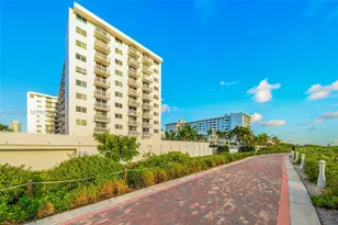 401 Ocean Dr, Miami Beach, FL 33139 - Photo 15