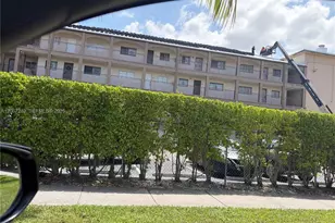 8851 NW 119 St, Hialeah Gardens, FL 33018 - Photo 13