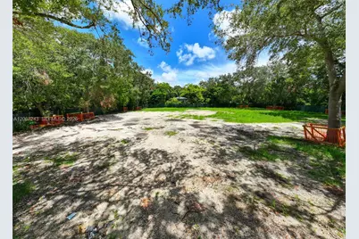 6285 SW 98th St, Pinecrest, FL 33156 - Photo 5