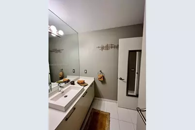 151 SE 1st St #1206, Miami, FL 33131 - Photo 3
