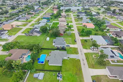 1307 1307 SW 13th Ter, Cape Coral, FL 33991 - Photo 39