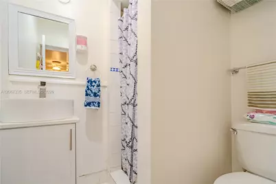 990 W 56th St, Hialeah, FL 33012 - Photo 23