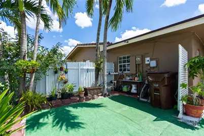 990 W 56th St, Hialeah, FL 33012 - Photo 25