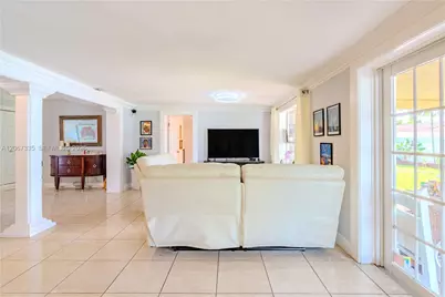 990 W 56th St, Hialeah, FL 33012 - Photo 9